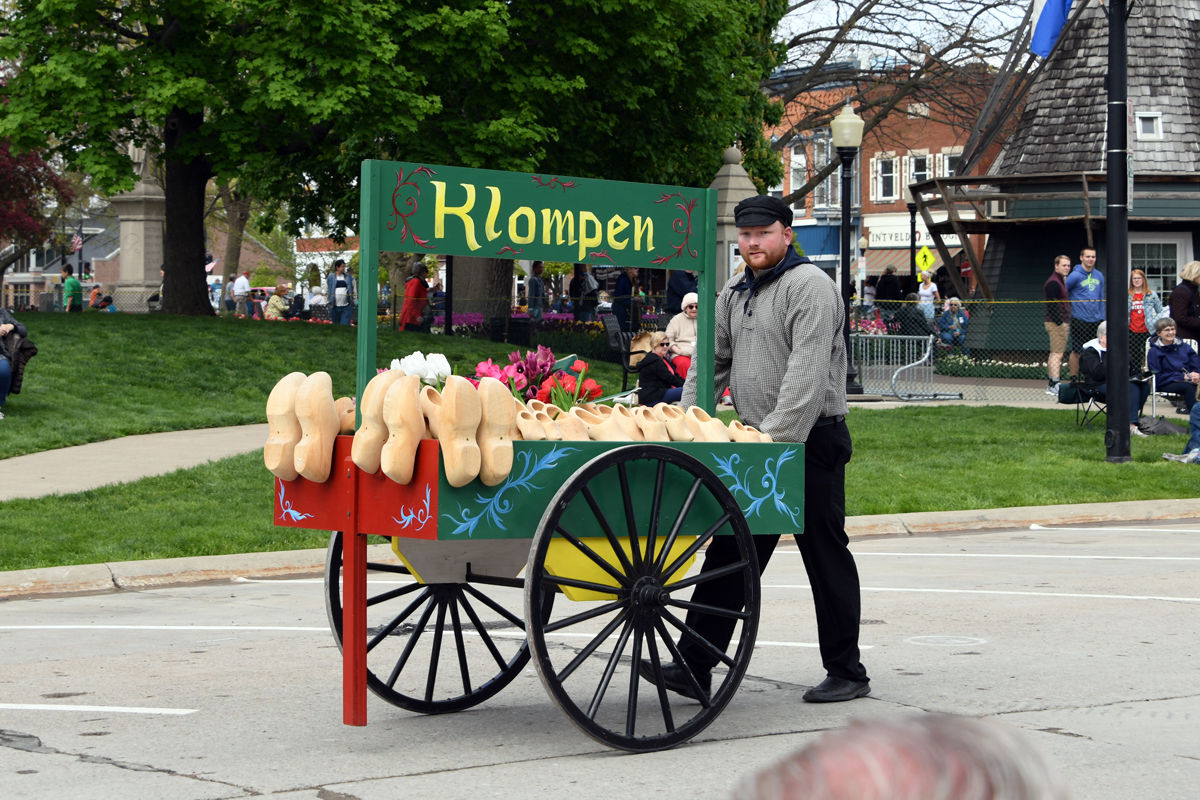 256 Wooden shoes are abundant in Pella.JPG